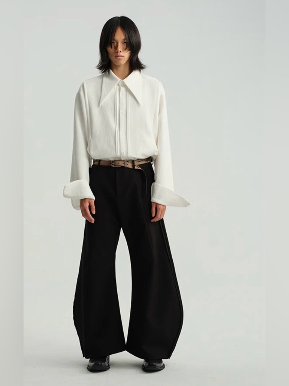 JCAESAR
Three-dimensional cut wide-leg pants